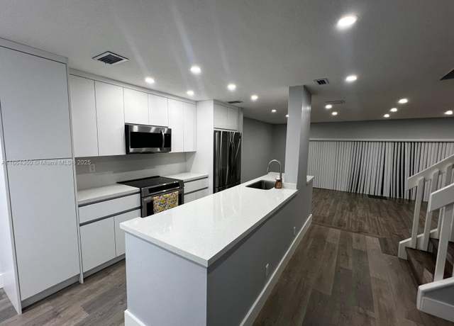 Property at 8223 NW 8th St #11, Plantation, FL 33324, 4 beds, 2.5 baths