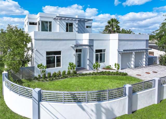 Property at 9895 NW 26th St, Doral, FL 33172, 5 beds, 4.5 baths