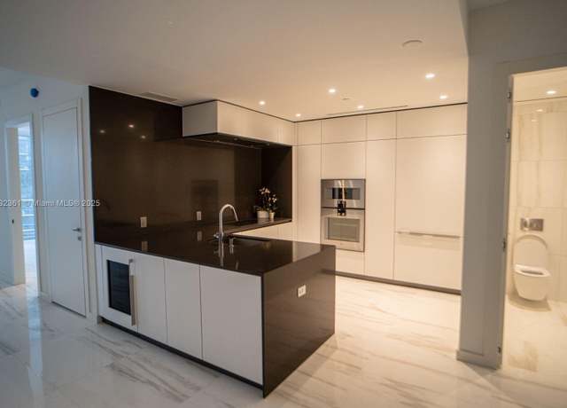 Property at 300 Biscayne Blvd Way #3009, Miami, FL 33131, 2 beds, 2.5 baths