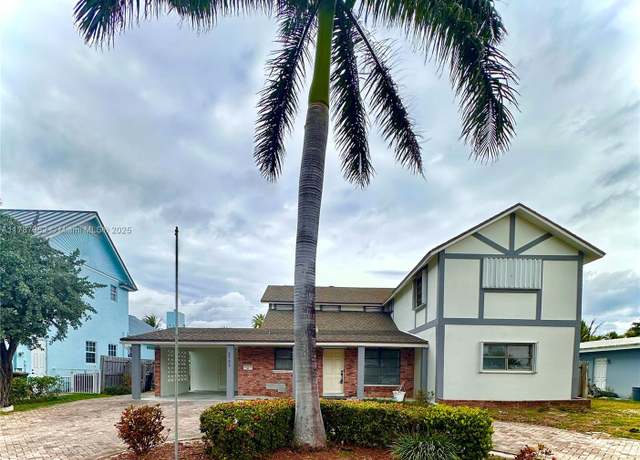 Property at 2727 NE 31st Ct, Lighthouse Point, FL 33064, 5 beds, 4 baths