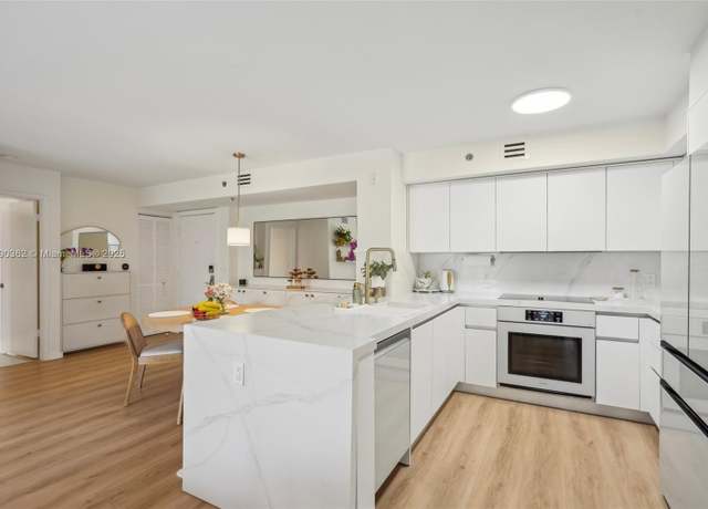 Property at 19701 E Country Club Dr #5603, Aventura, FL 33180, 2 beds, 2 baths