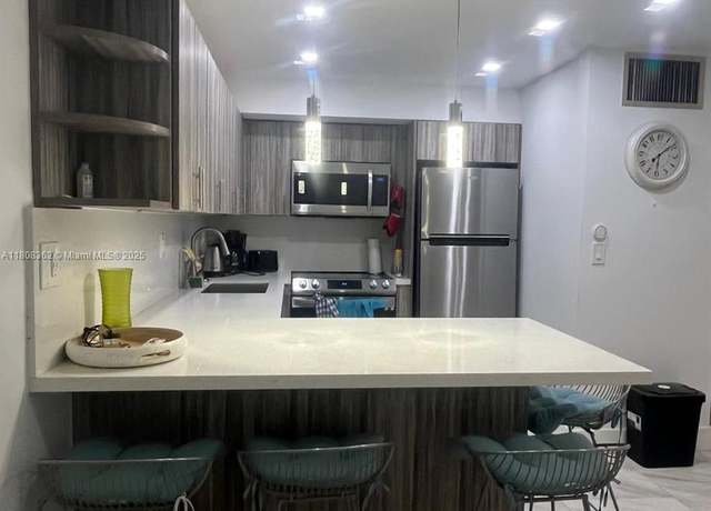 Property at 2145 Pierce St #422, Hollywood, FL 33020, 2 beds, 1 bath
