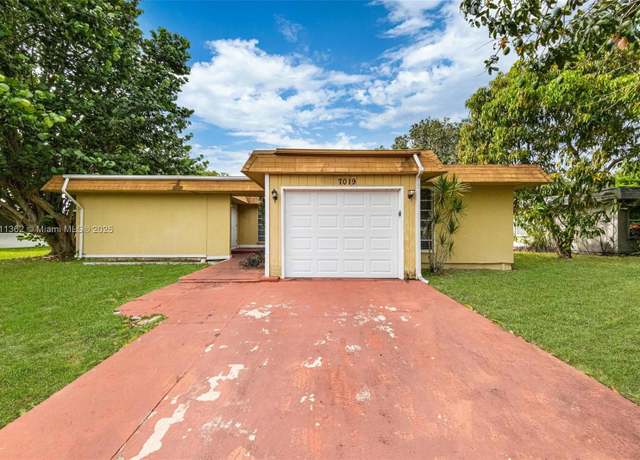 Property at 7019 NW 63rd St, Tamarac, FL 33321, 2 beds, 2 baths