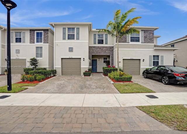 Property at 838 SE 17th St, Homestead, FL 33034, 3 beds, 2.5 baths