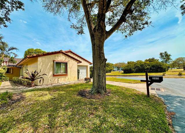Property at 2815 Blue Spruce Ct, Lake Worth, FL 33462, 3 beds, 2 baths