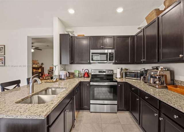 Property at 3434 W 105th St, Hialeah, FL 33018, 4 beds, 2.5 baths