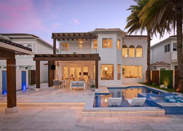 Property at 11073 NW 72th Ter, Doral, FL 33178, 5 beds, 3.5 baths
