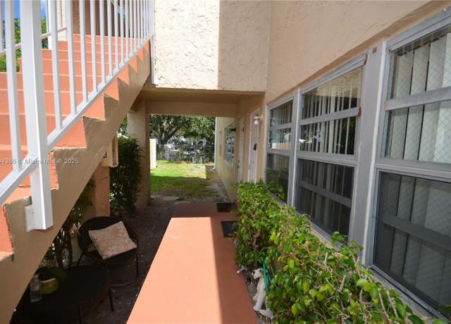 Property at 1004 Twin Lakes Dr #1004, Coral Springs, FL 33071, 2 beds, 2 baths