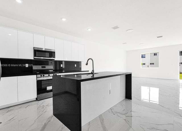 Property at 22479 SW 125 Ave Unit A, Miami, FL 33170, 5 beds, 4 baths