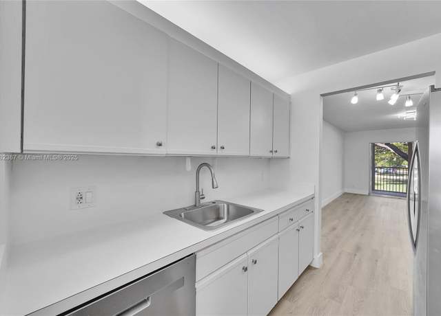 Property at 1200 SW 124th Ter Unit 207O, Pembroke Pines, FL 33027, 2 beds, 2 baths