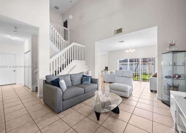 Property at 15490 SW 18th Ln, Miami, FL 33185, 5 beds, 4.5 baths