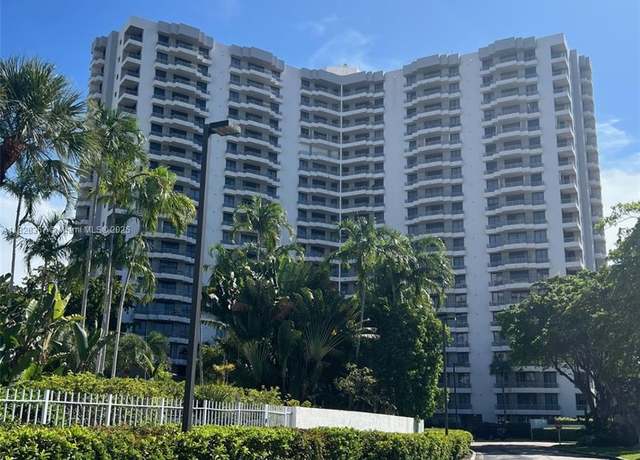 Property at 3300 NE 191st St #1513, Aventura, FL 33180, 3 beds, 2 baths