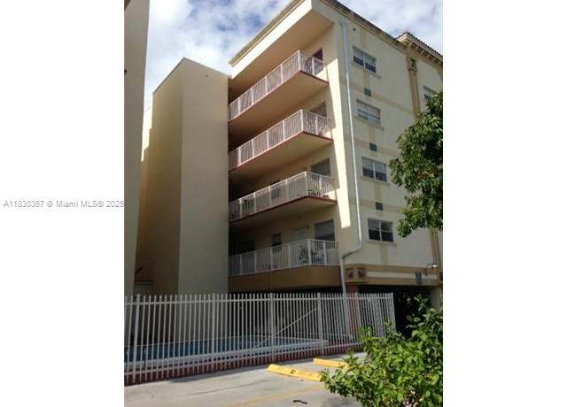 Property at 2008 Jackson St Unit D2, Hollywood, FL 33020, 1 bed, 1 bath