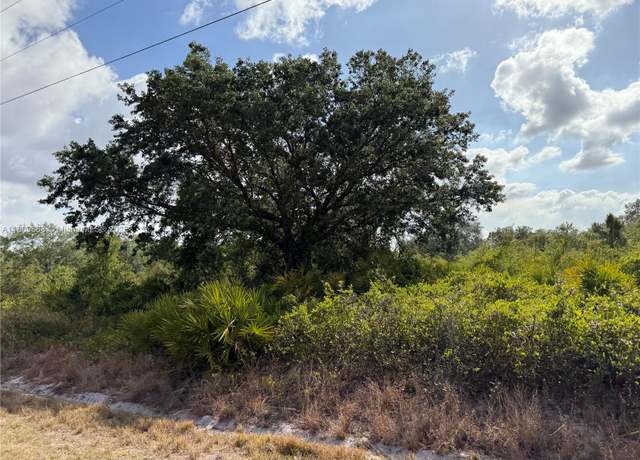 Property at 555 S Live Oak St, Clewiston, FL 33440