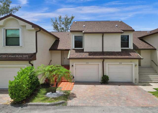 Property at 9570 SW 3rd Ct, Pembroke Pines, FL 33025, 2 beds, 2.5 baths