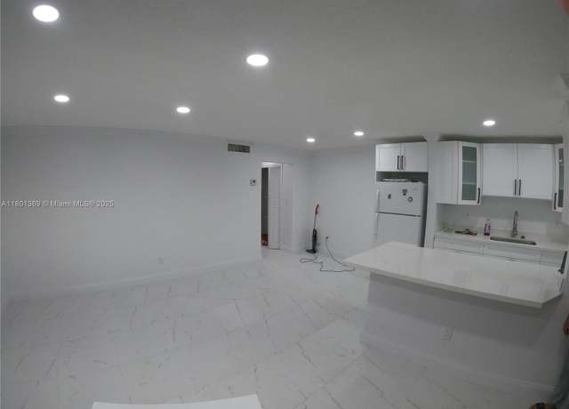 Property at 3265 Griffin Rd #103, Dania Beach, FL 33312, 1 bed, 1 bath