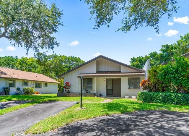 Property at 3693 N Arelia Dr N, Delray Beach, FL 33445, 2 beds, 2 baths