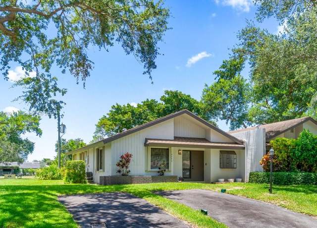 Property at 3693 N Arelia Dr N, Delray Beach, FL 33445, 2 beds, 2 baths