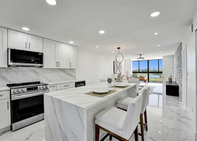 Property at 8900 Washington Blvd #416, Pembroke Pines, FL 33025, 1 bed, 1.5 baths