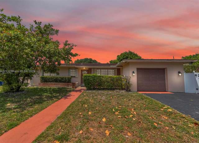 Property at 700 NW 76th Ave, Pembroke Pines, FL 33024, 3 beds, 2 baths
