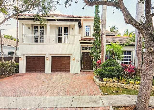 Property at 11161 NW 71st St, Doral, FL 33178, 6 beds, 4.5 baths
