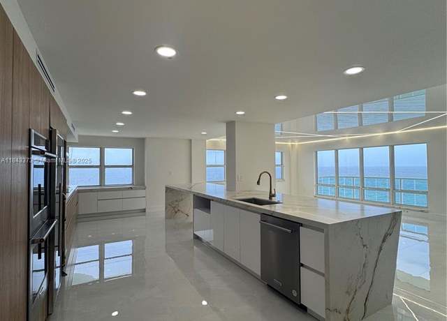 Property at 3410 Galt Ocean Dr Ph 2N, Fort Lauderdale, FL 33308, 2 beds, 3.5 baths