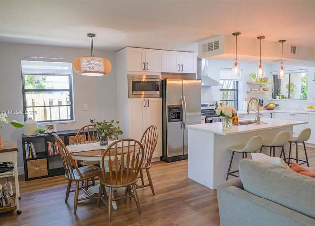 Property at 2520 NE 9th St, Fort Lauderdale, FL 33304, 2 beds, 2 baths