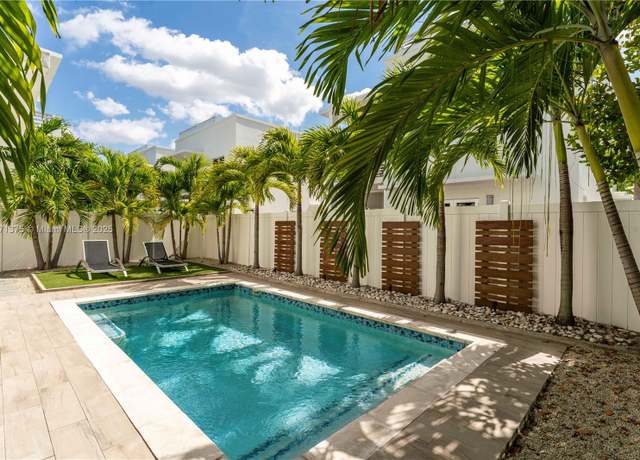Property at 3445 NW 84th Ct, Doral, FL 33122, 4 beds, 4.5 baths