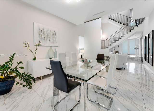 Property at 3445 NW 84th Ct, Doral, FL 33122, 4 beds, 4.5 baths