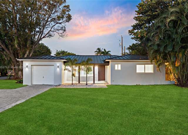 Property at 1917 N Swinton Ave, Delray Beach, FL 33444, 3 beds, 2.5 baths