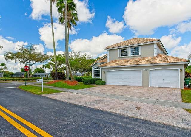 Property at 500 SE 25th Dr, Homestead, FL 33033, 4 beds, 2 baths