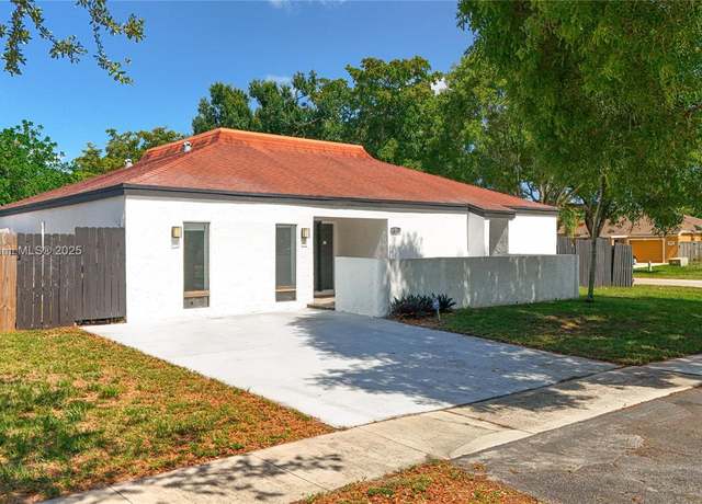 Property at 4996 SW 95th Ave, Cooper City, FL 33328, 5 beds, 2.5 baths