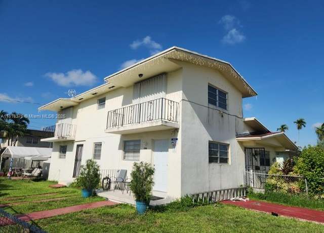 Property at 3200 SW 88th Pl, Miami, FL 33165, 7 beds, 4 baths
