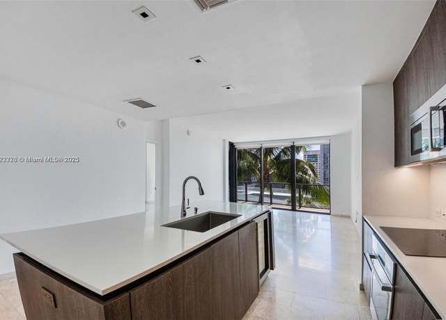 Property at 68 SE 6th St #806, Miami, FL 33131, 1 bed, 1.5 baths