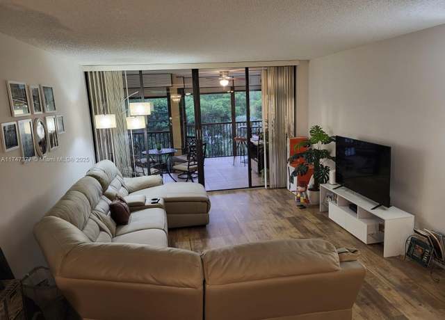 Property at 2810 N 46th Ave Unit F462, Hollywood, FL 33021, 2 beds, 2.5 baths