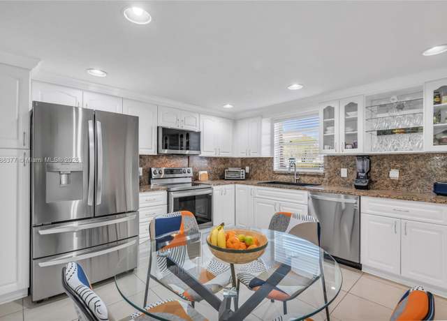 Property at 281 S Hollybrook Dr #106, Pembroke Pines, FL 33025, 2 beds, 2 baths