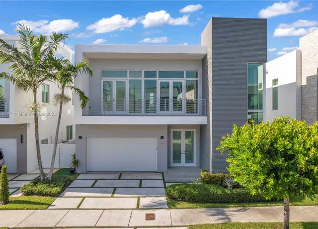 Property at 10553 NW 67th Ter, Doral, FL 33178, 5 beds, 5.5 baths