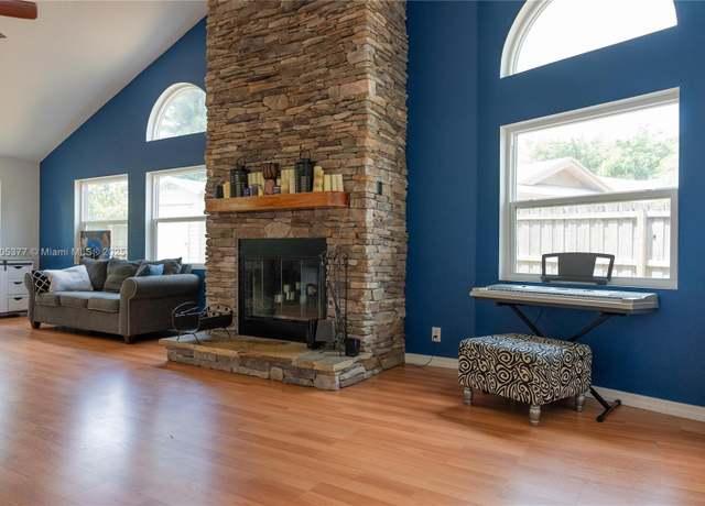 Property at 19663 Hampton Dr, Boca Raton, FL 33434, 3 beds, 2 baths