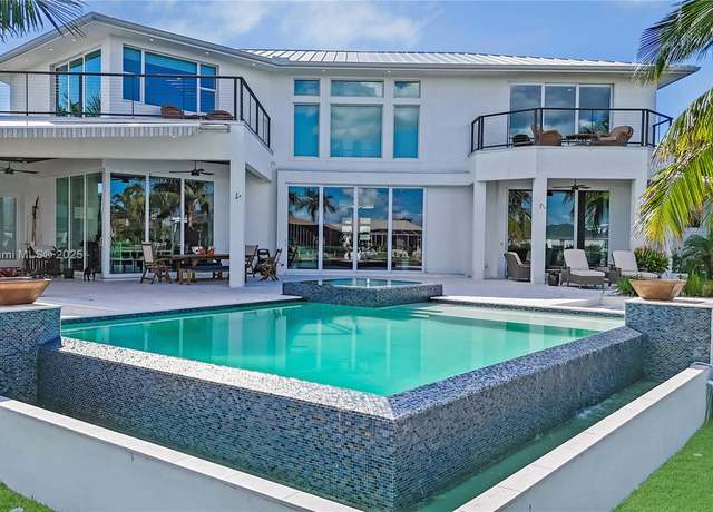 Property at 2801 SW 39th Ter, Cape Coral, FL 33914, 4 beds, 4.5 baths