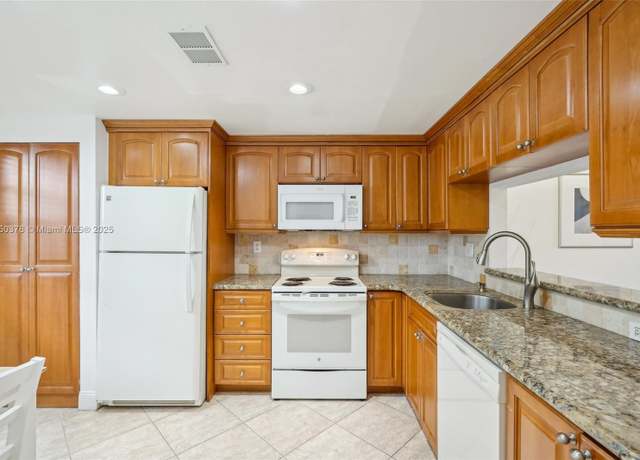 Property at 900 Colony Point Cir #408, Pembroke Pines, FL 33026, 2 beds, 2 baths