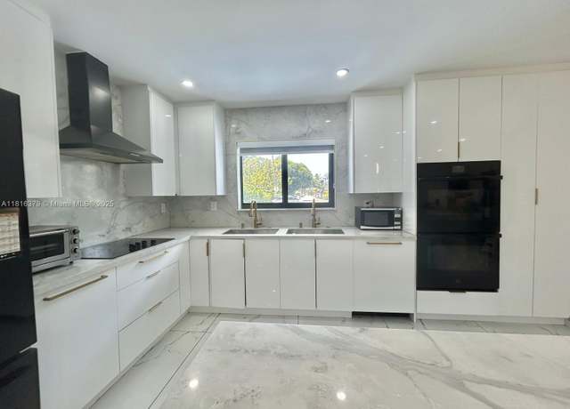 Property at 17630 NE 4th Ave, North Miami Beach, FL 33162, 3 beds, 2 baths