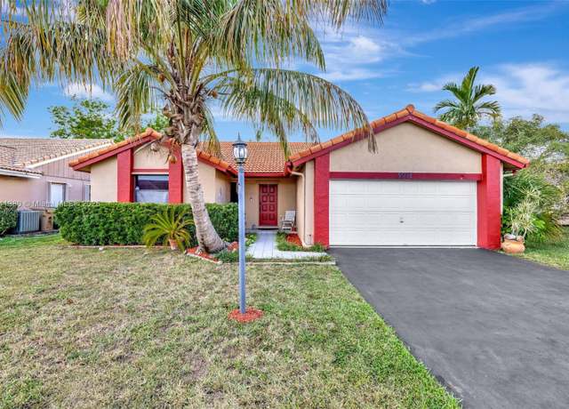 Property at 5911 Epsom Ln, Davie, FL 33331, 3 beds, 2 baths