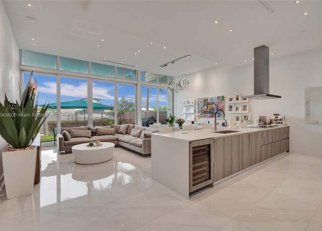 Property at 3750 Yacht Club Dr Unit TH2, Aventura, FL 33180, 5 beds, 5.5 baths