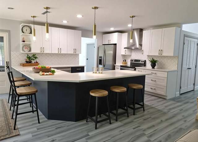 Property at 2280 Carson Ln, Deltona, FL 32738, 3 beds, 2 baths