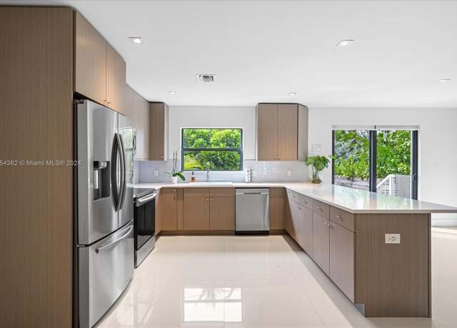 Property at 806 SW 29th St #806, Fort Lauderdale, FL 33315, 3 beds, 2.5 baths