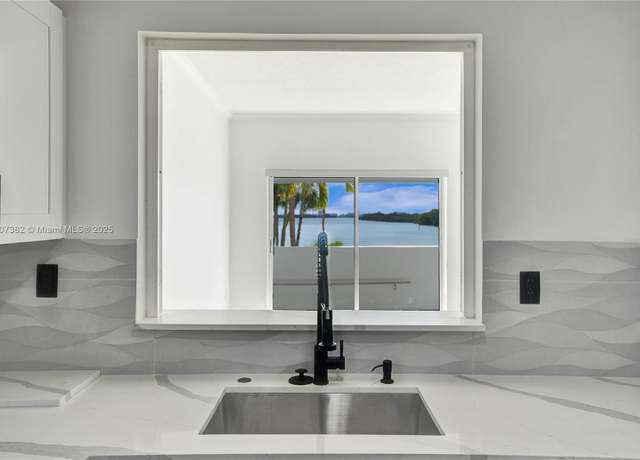 Property at 500 Bayview Dr #118, Sunny Isles Beach, FL 33160, 1 bed, 1 bath