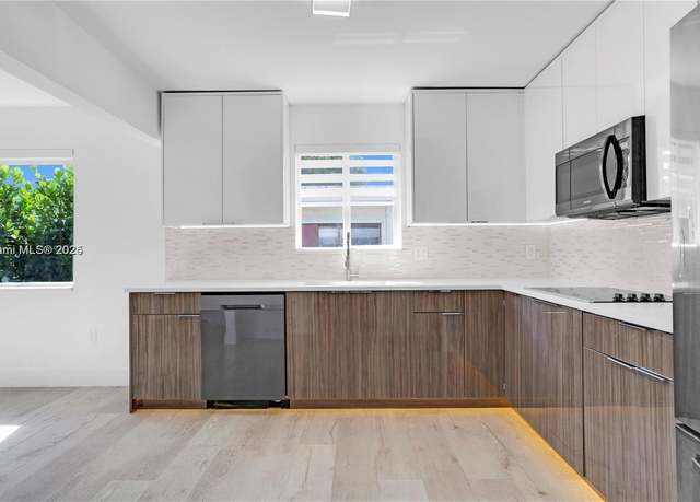 Property at 805 NE 6th St, Hallandale Beach, FL 33009, 8 beds, 4 baths