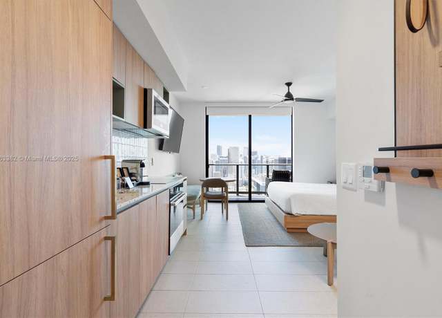 Property at 159 NE 6th St #3806, Miami, FL 33132, 1 bath