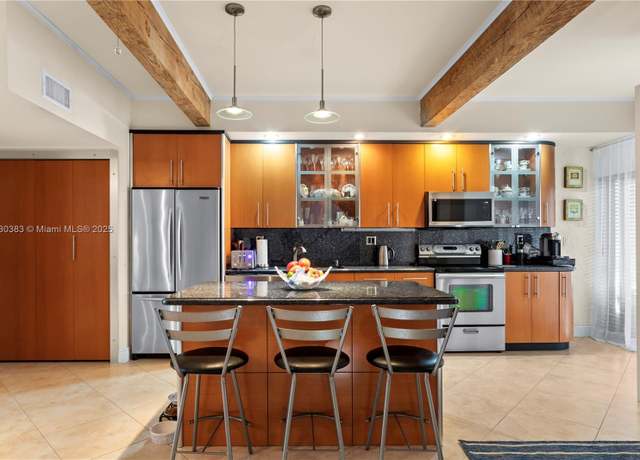 Property at 19456 NE 26th Ave Unit 42B, Miami, FL 33180, 3 beds, 2.5 baths