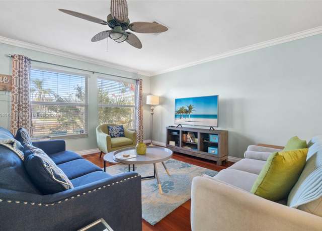 Property at 573 N 108th Ave, Naples, FL 34108, 2 beds, 2 baths